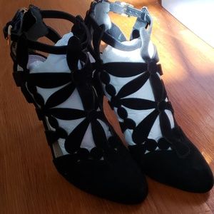 Tory Burch heels never worn